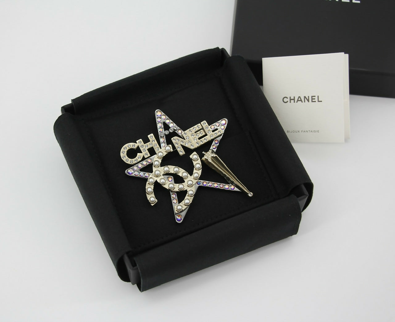 Chanel A21C Rhinestone & Imitation Pearl Hollow Star Brooch