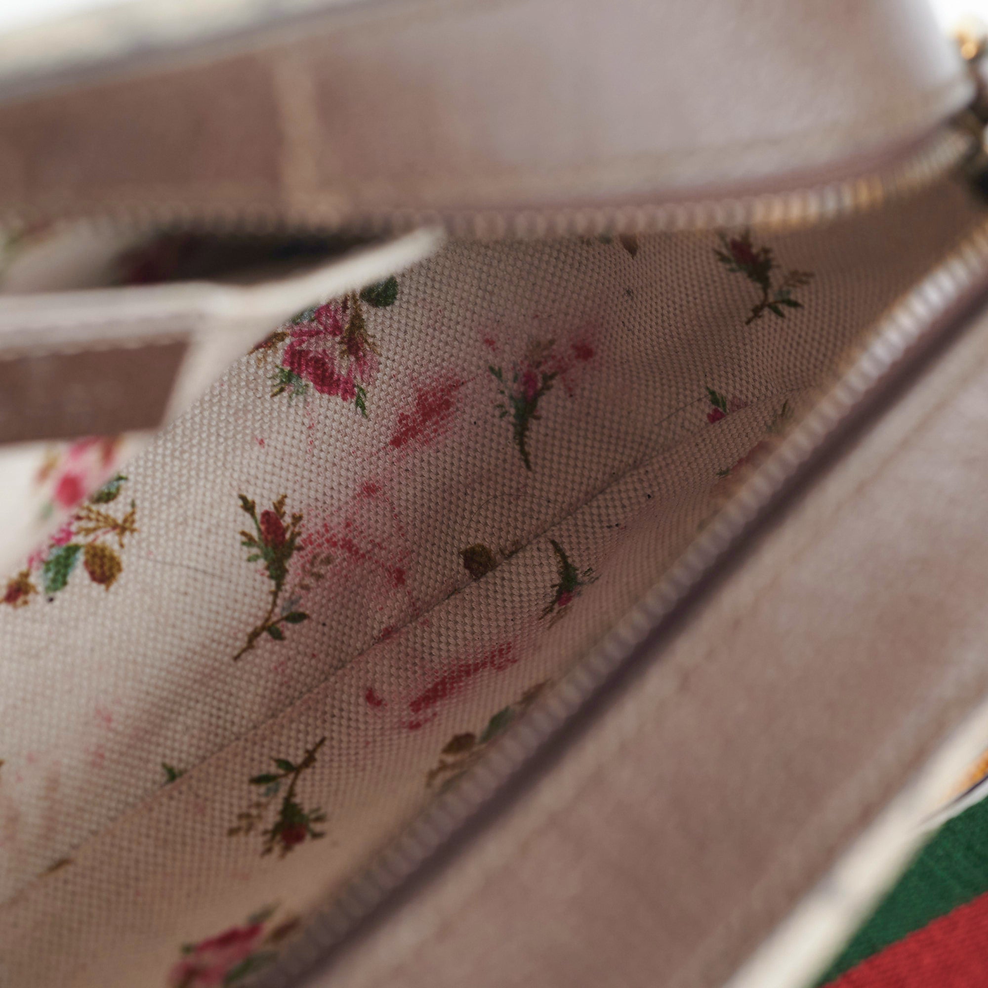 Gucci Neo Vintage Messenger GG Supreme Bag
