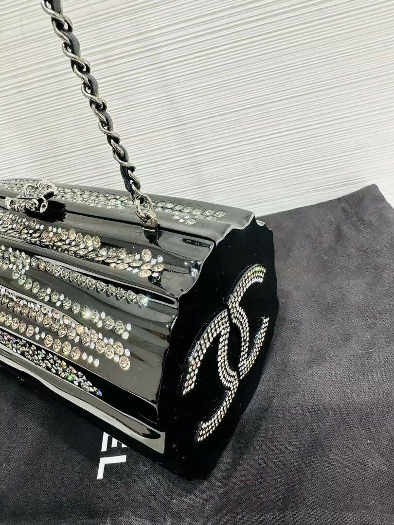 Chanel Fall-Winter 2018-2019 tree stump Plexiglass Strass Minaudiere