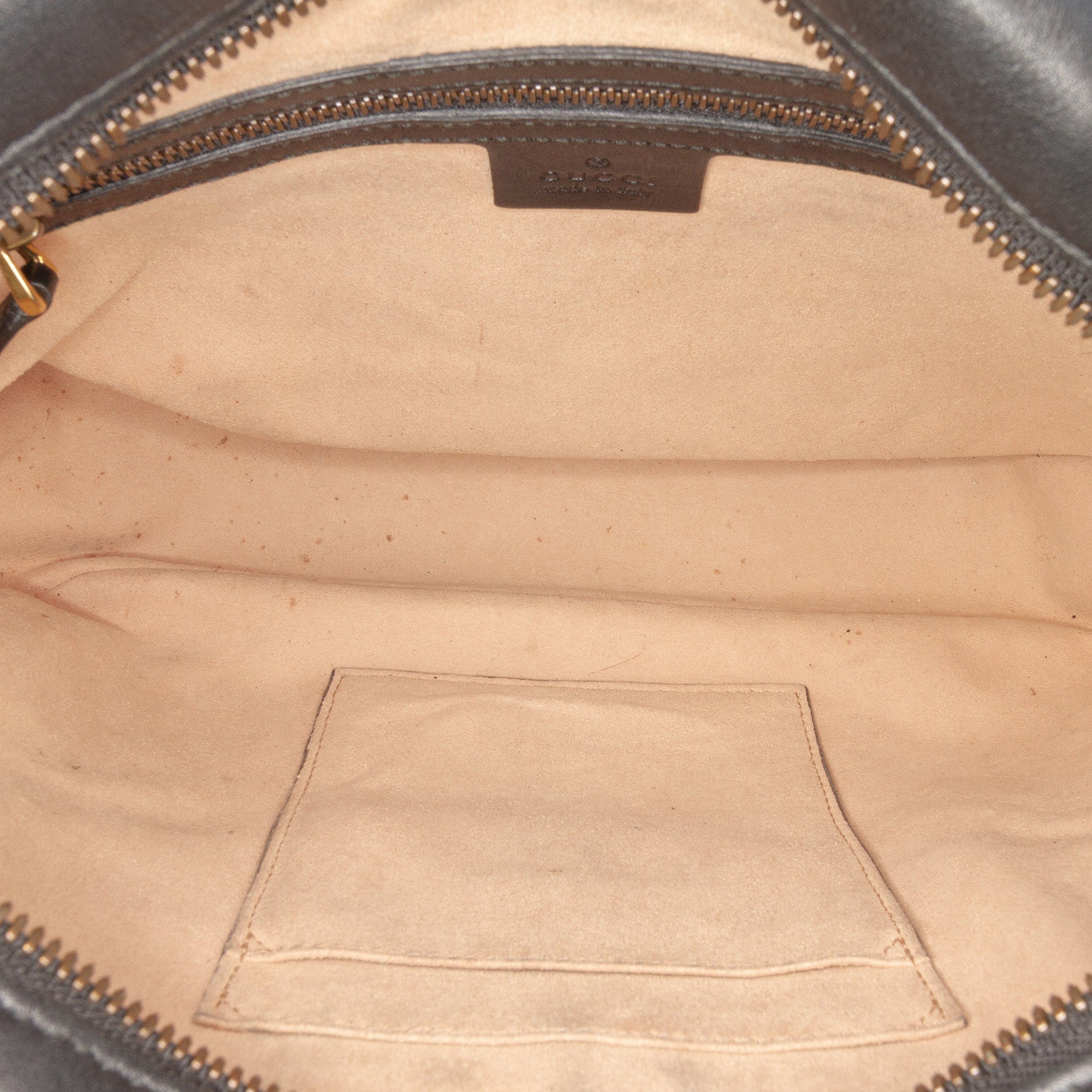 GG Marmont Shoulder Bag Matelasse Leather Medium
