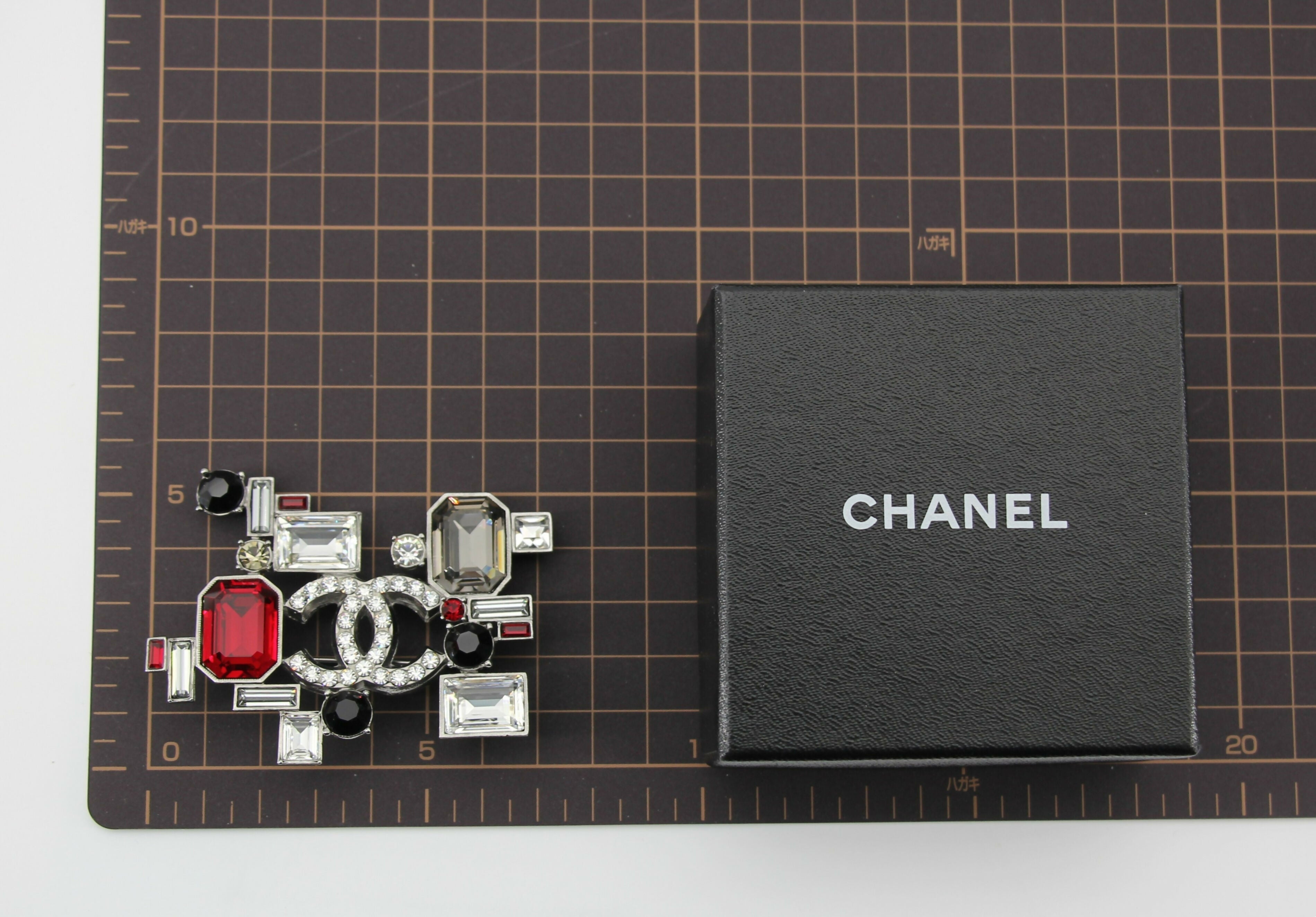 Chanel Vintage 05P Rhinestone Geometric Black And Red Silver Tone Brooch
