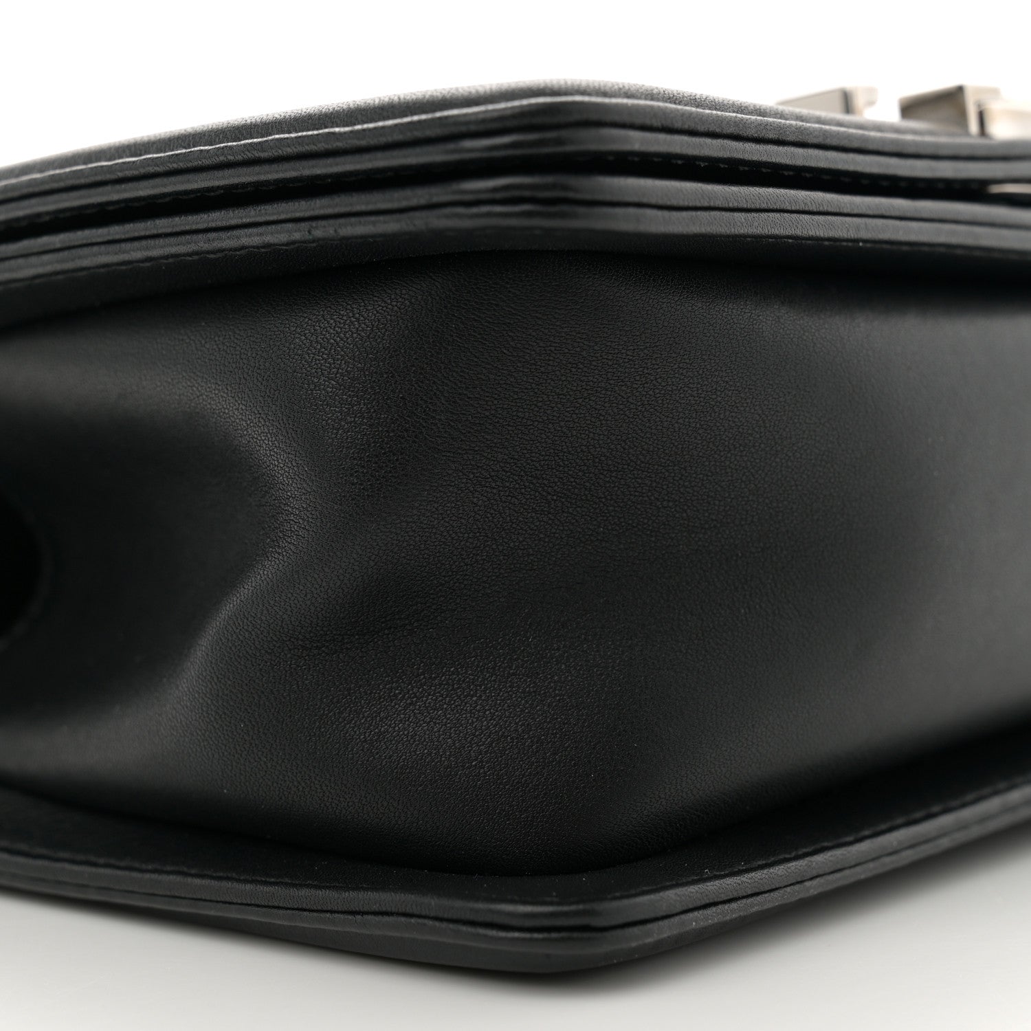 Lambskin Chevron Quilted Small Boy Flap Black