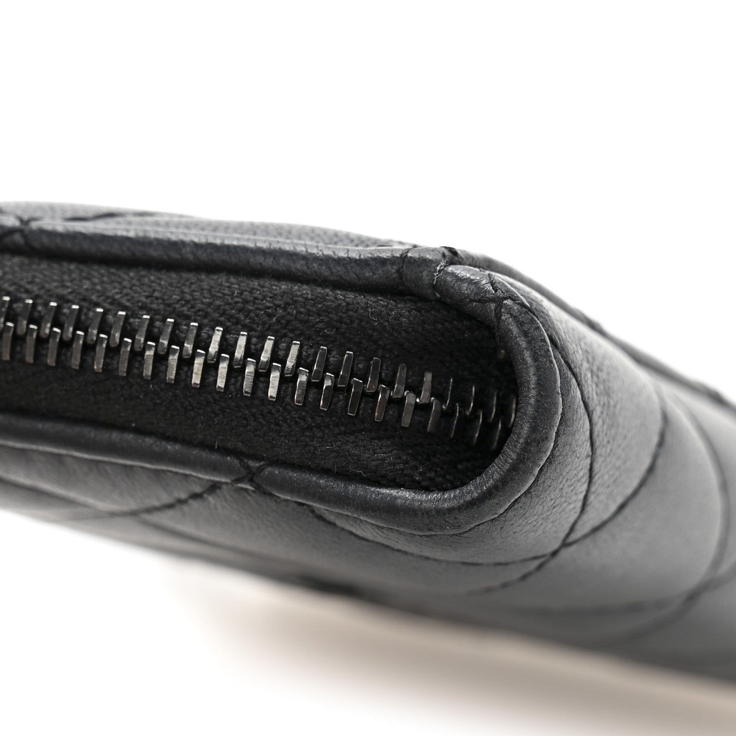 Pearly Lambskin Quilted Zip  Holder So Black