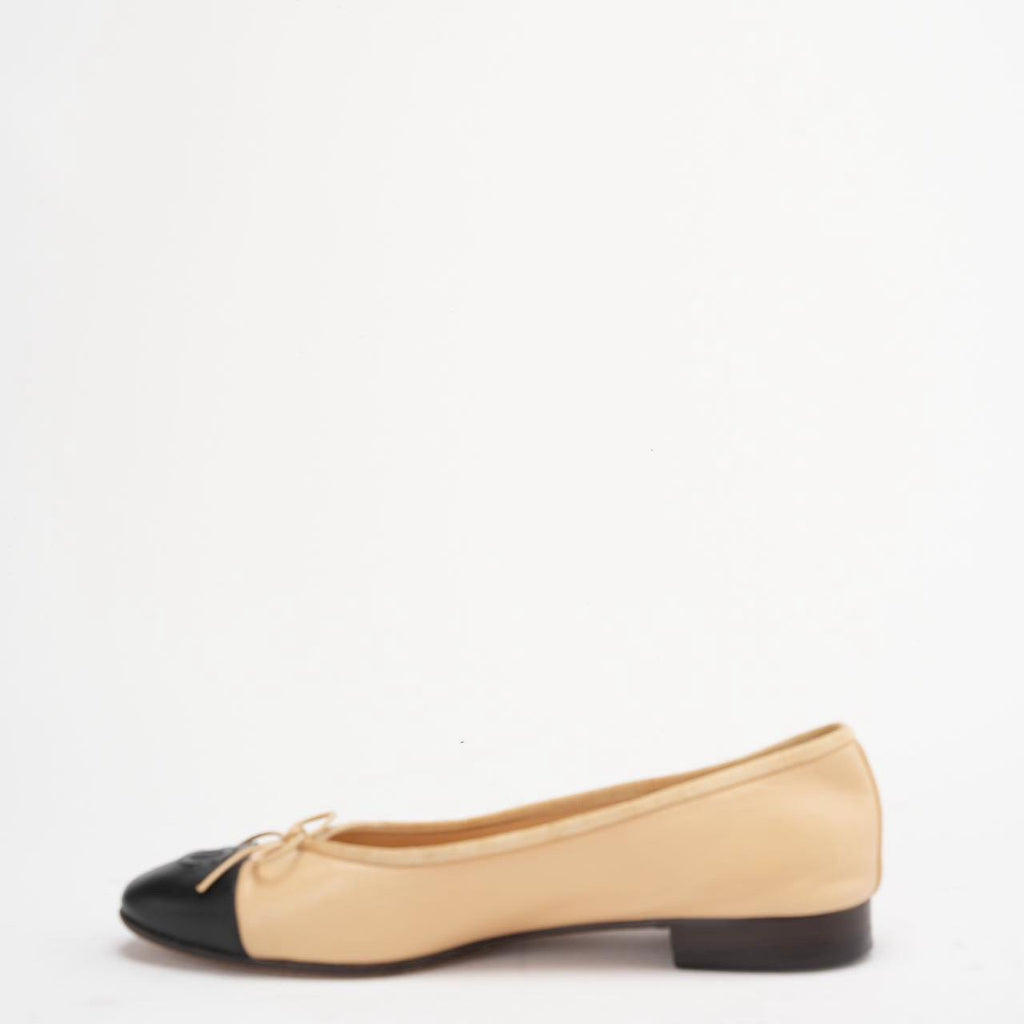 Chanel Beige / Black Classic Ballerina Leather Flats Size 39