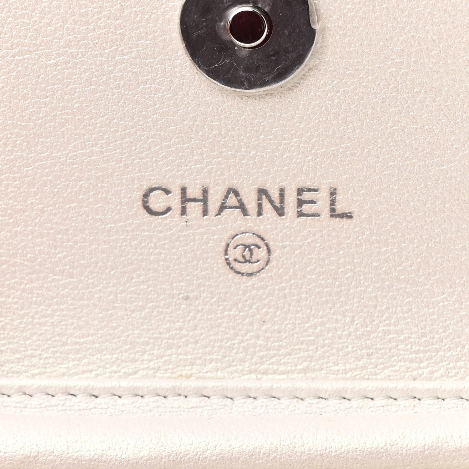 Iridescent Lambskin Quilted Coco Bow Clutch With Chain White