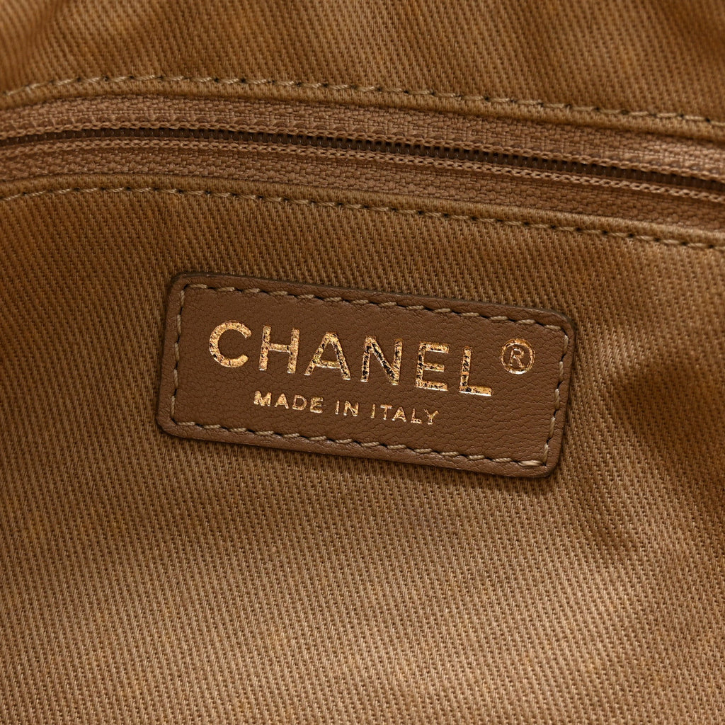 Crumpled Grained Calfskin Medium Coco Pleats Messenger Flap Dark White