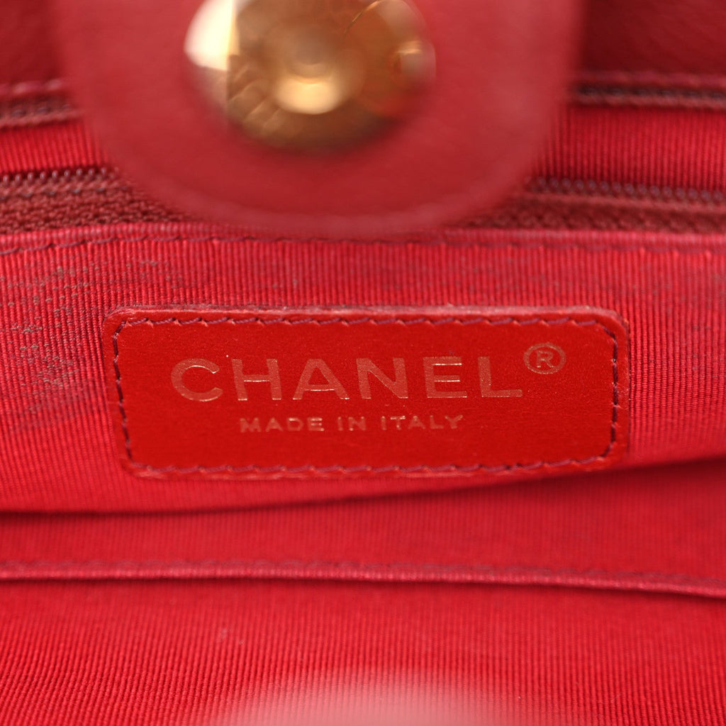 Caviar Quilted Petit Shopping Tote PST Red