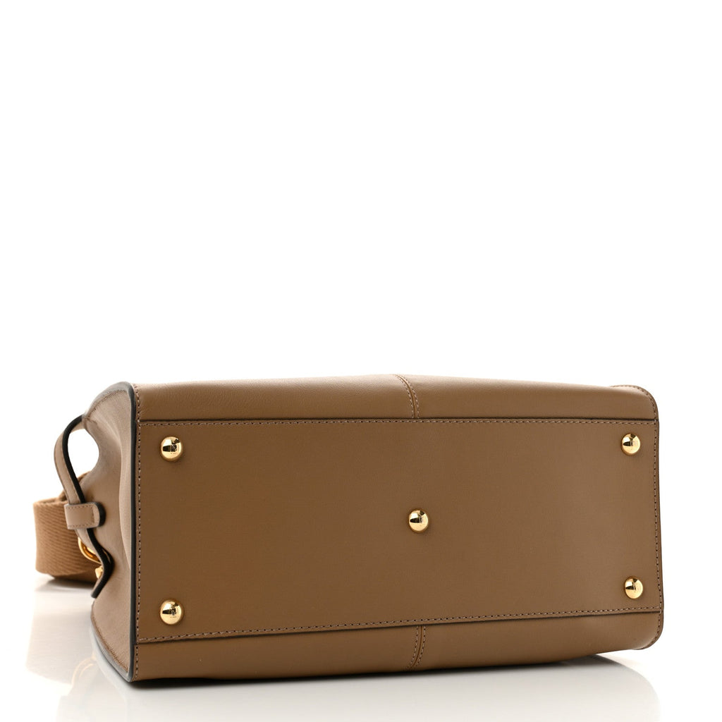 Vitello Seta Century Medium Peekaboo Mandorlo