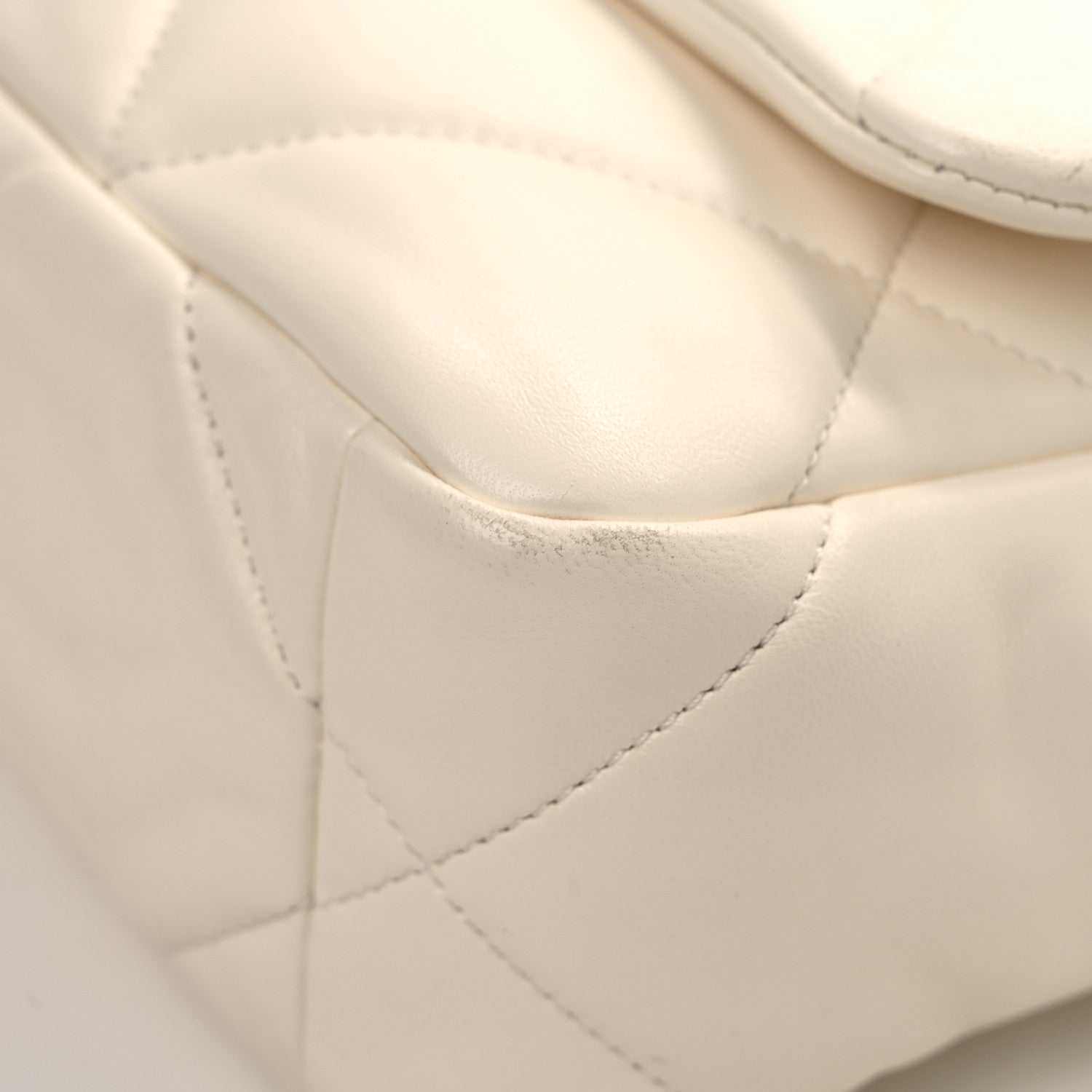 Lambskin Quilted Medium Chanel 19 Flap White