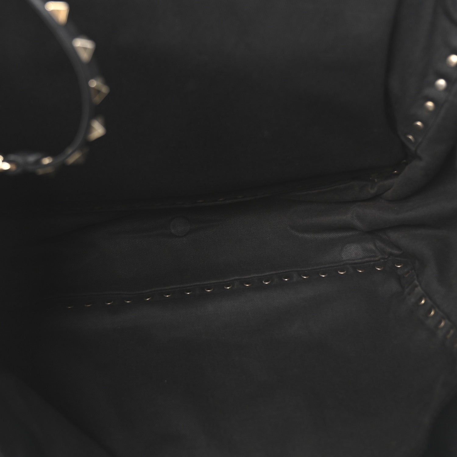 Vitello Medium Rockstud Tote Black