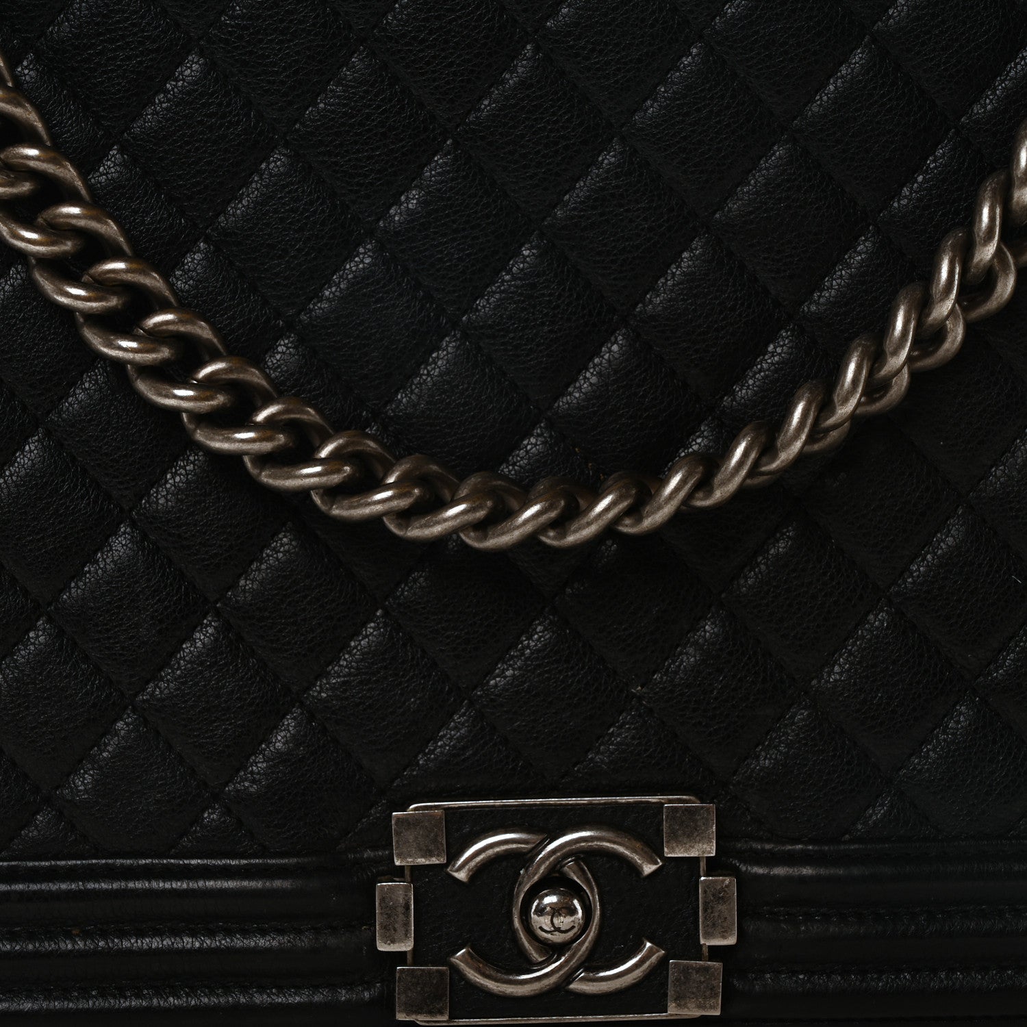 Caviar Quilted Large Boy Flap Black