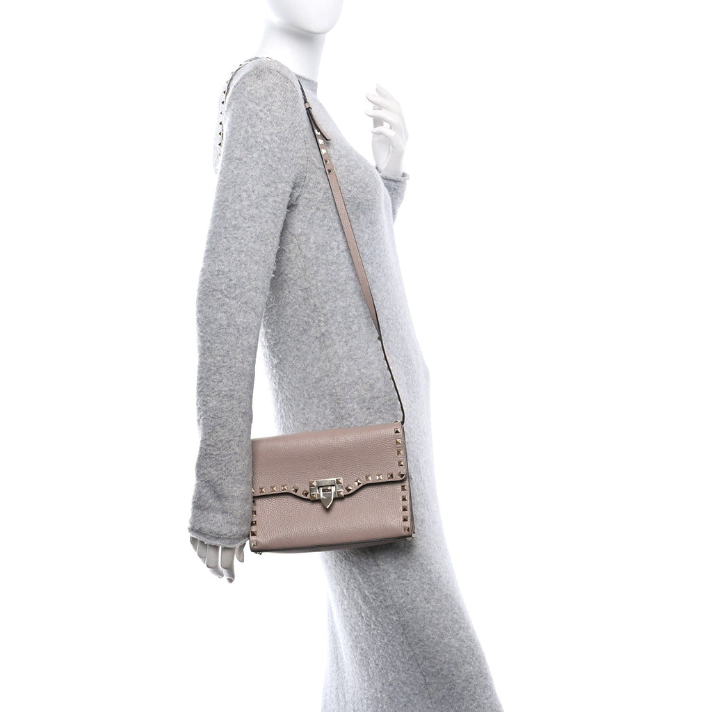 Pebbled Calfskin Medium Rockstud Flip Lock Crossbody Bag Loto