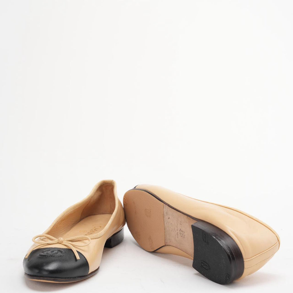 Chanel Beige / Black Classic Ballerina Leather Flats Size 39