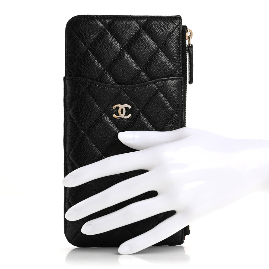 Iridescent Caviar Quilted Classic Flat Wallet Pouch Black