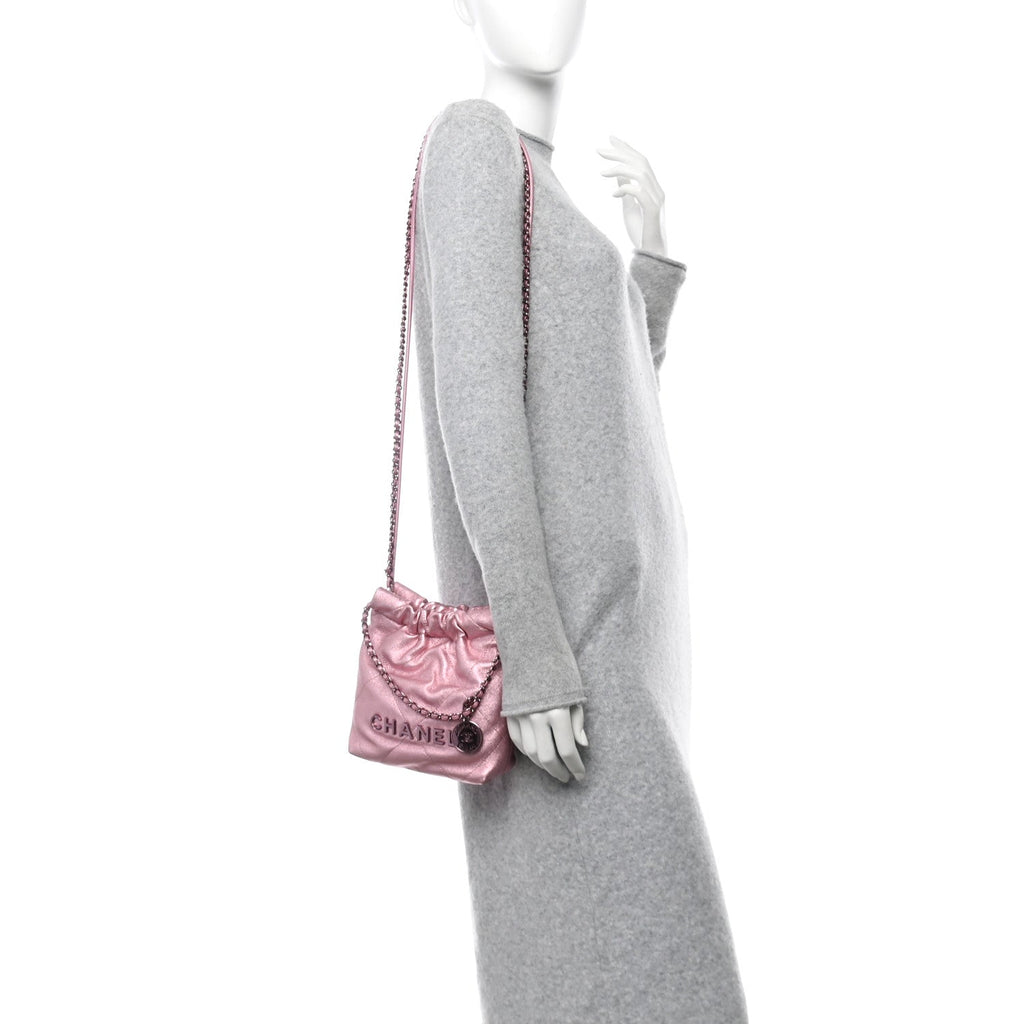 Metallic Lambskin Lacquered Monochrome Quilted Mini Chanel 22 Pink