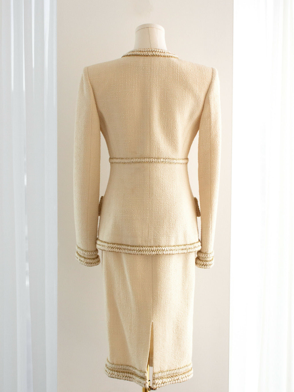 Chanel Pre-Fall 2017 Metiers D'Art Ritz 17A Ecru Cream Jacket Skirt Suit