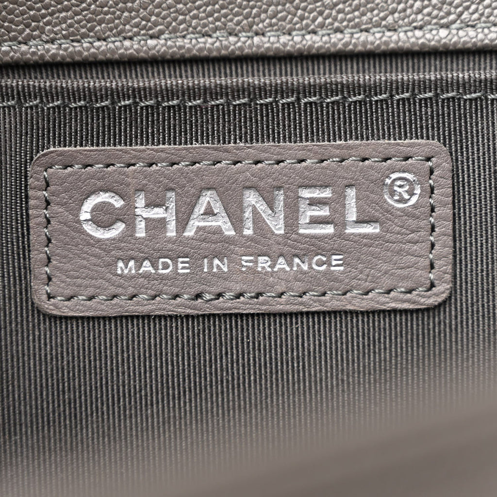 Caviar Quilted Medium Boy Flap Grey