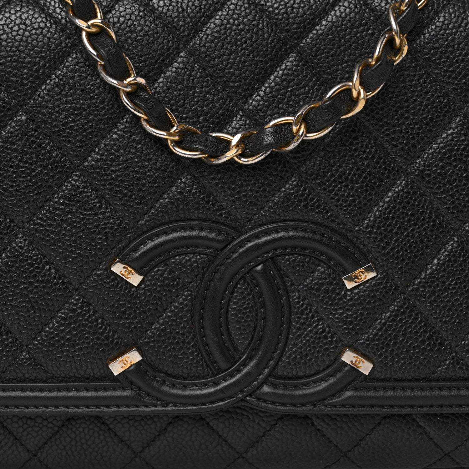 Caviar Quilted Medium CC Filigree Flap Black