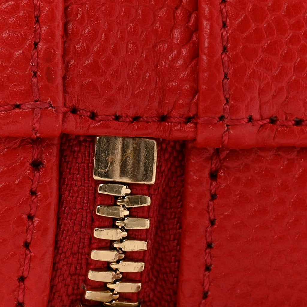 Caviar Quilted Medium CC Filigree Vanity Case Red