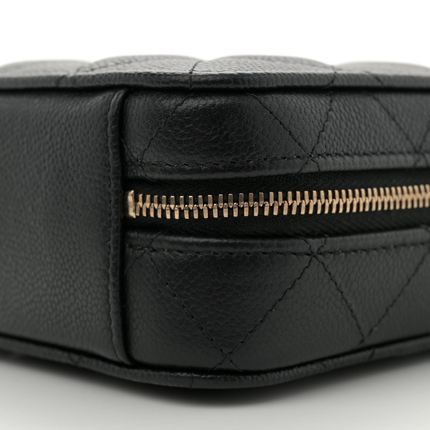 Caviar Quilted CC North South Vanity Case Black