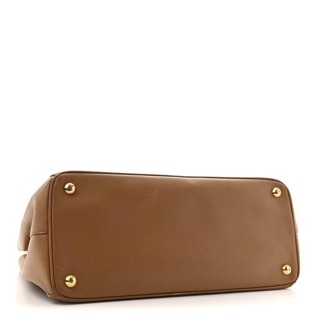 Saffiano Medium Galleria Double Zip Tote Caramel