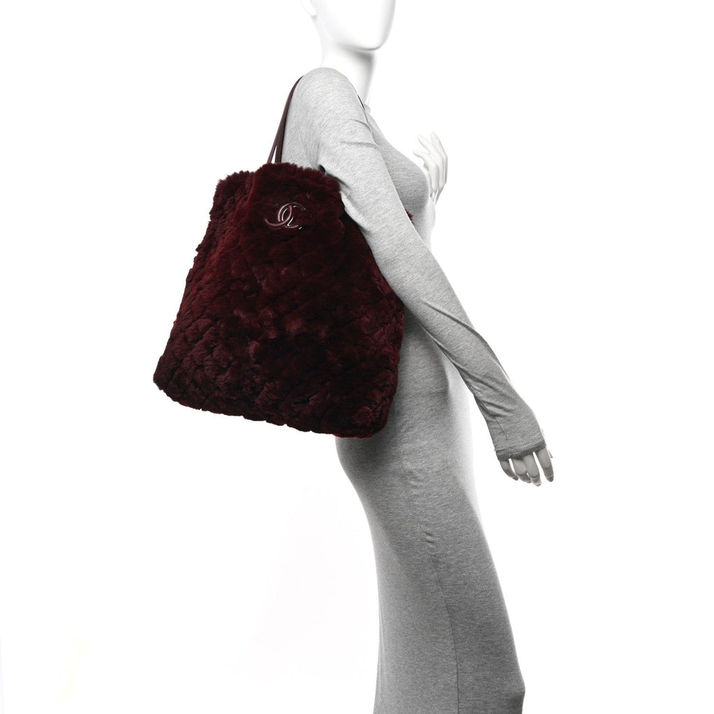 Rabbit Fur Quilted Pattern Shopping Tote Burgundy
