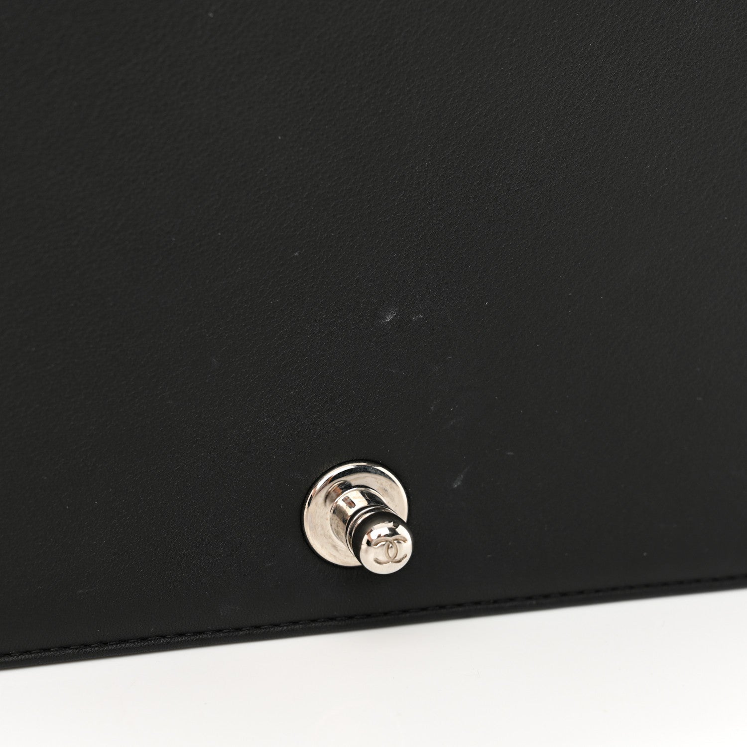 Calfskin Pearl Chevron Medium Boy Flap Black