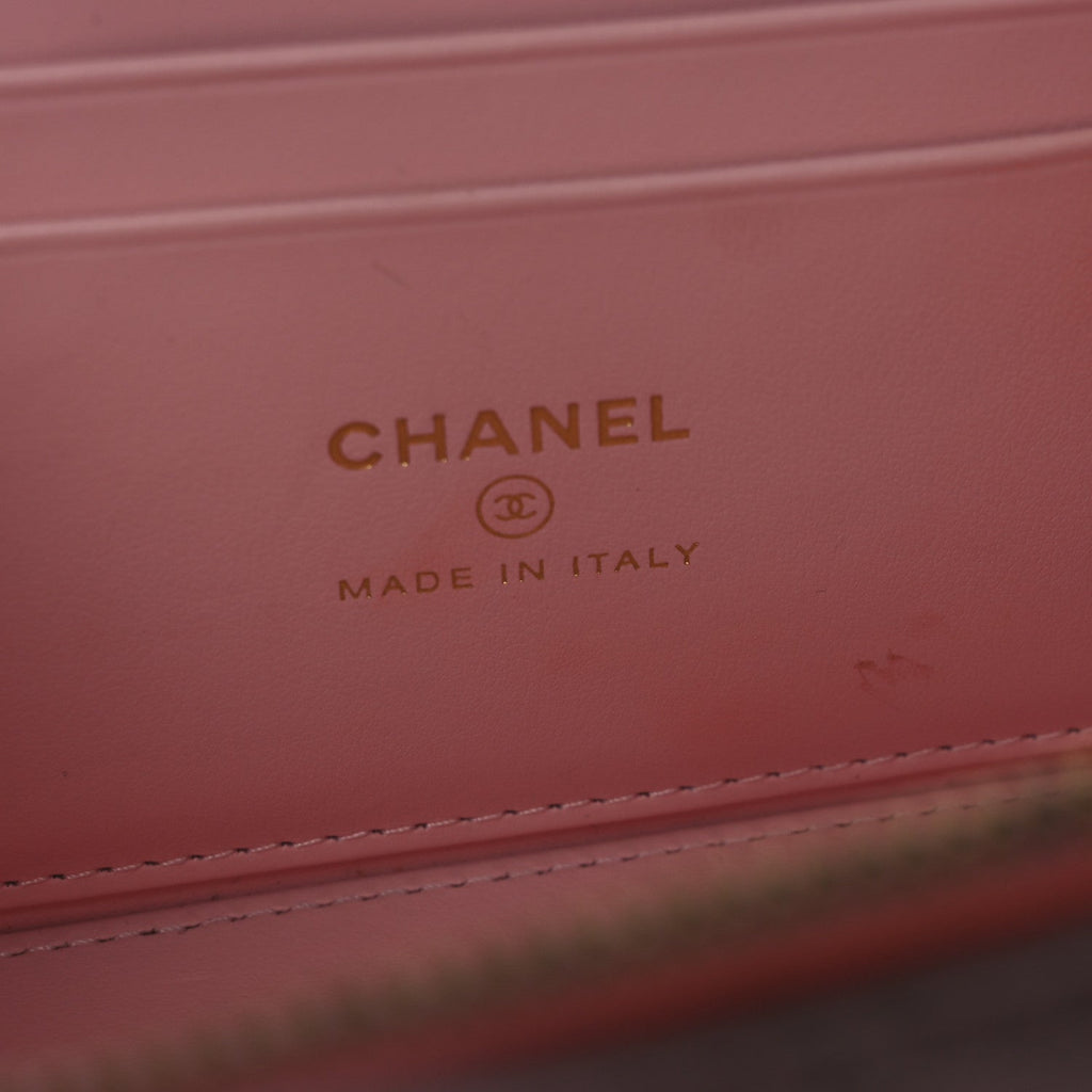 Caviar Quilted  Vanity Case With Chain Pink