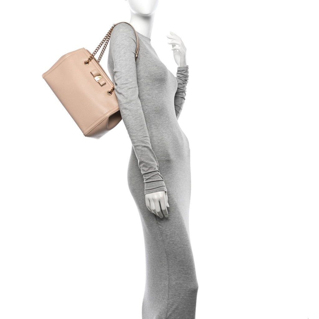 Hammered Calfskin Vara Bow Chain Tote Macadamia