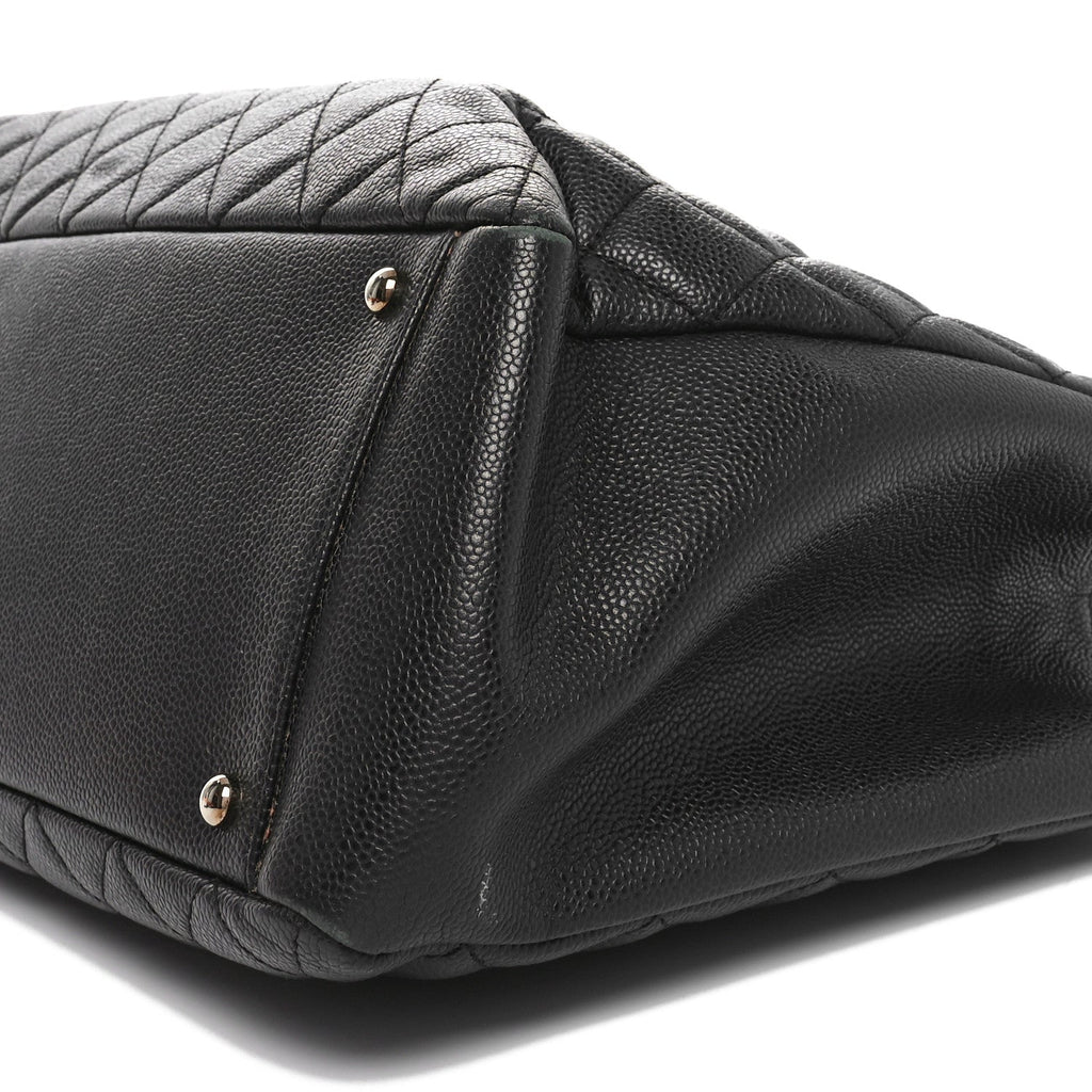 Caviar Quilted XL Grand Shopping Tote GST Black