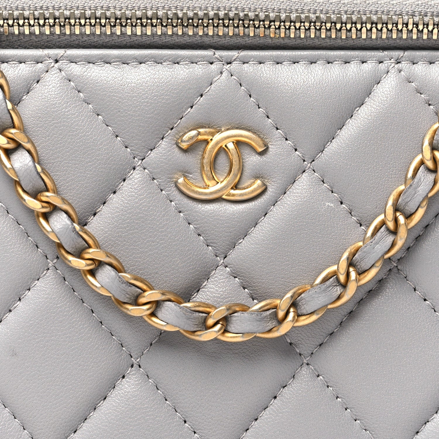 Lambskin Quilted Small Pearl Crush Vanity Case With Chain Grey