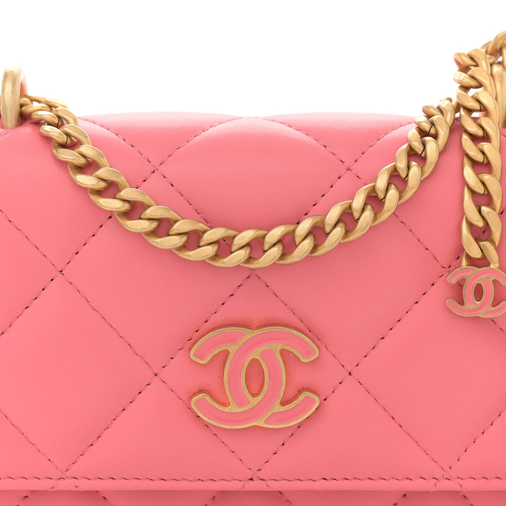 Lambskin Enamel Quilted Pending CC Clutch With Chain Pink