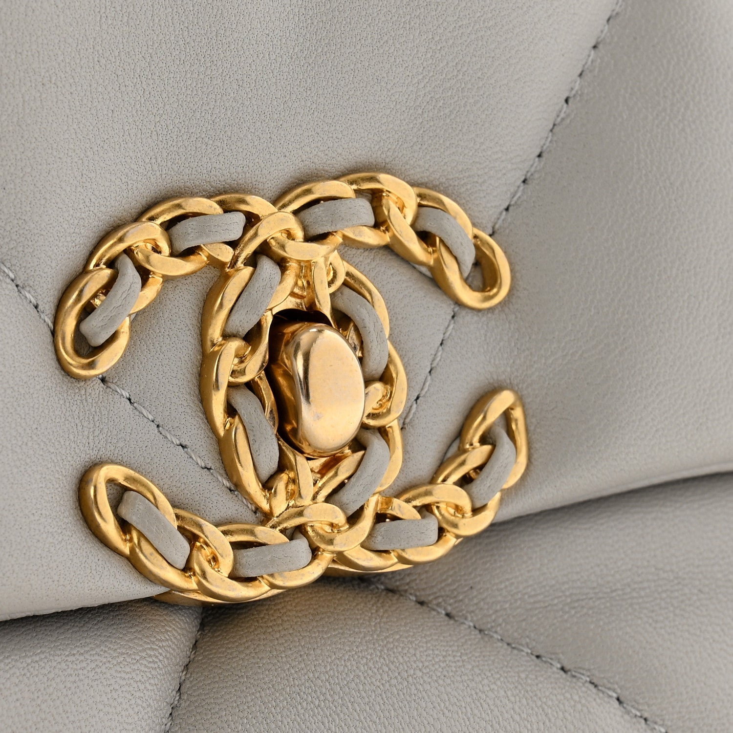 Lambskin Quilted Medium Chanel 19 Flap Grey