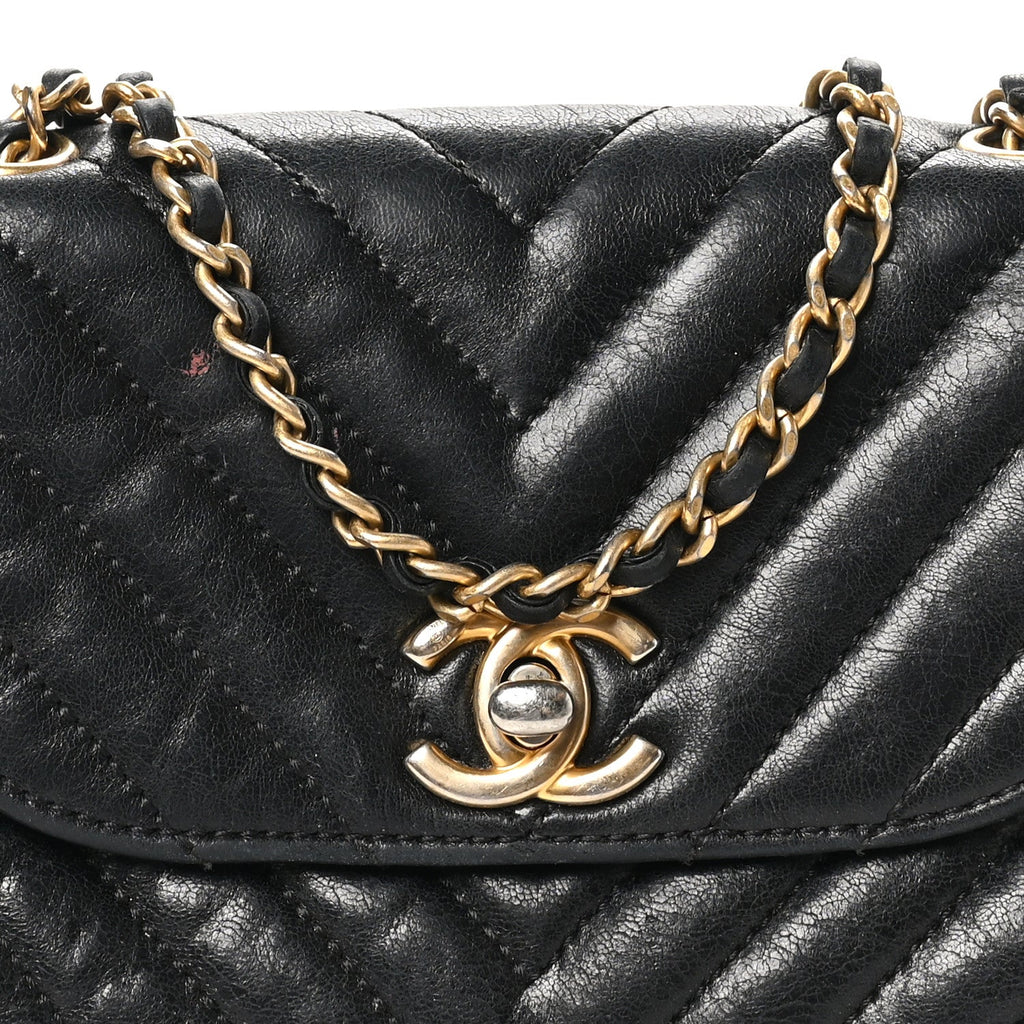 Glazed Calfskin Chevron Quilted Hampton Flap Black