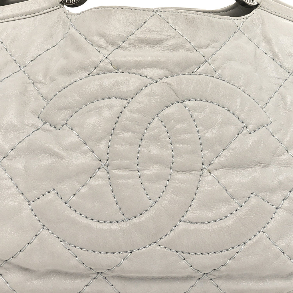 Iridescent Calfskin Quilted Small Sea Hit Tote Gris Clair