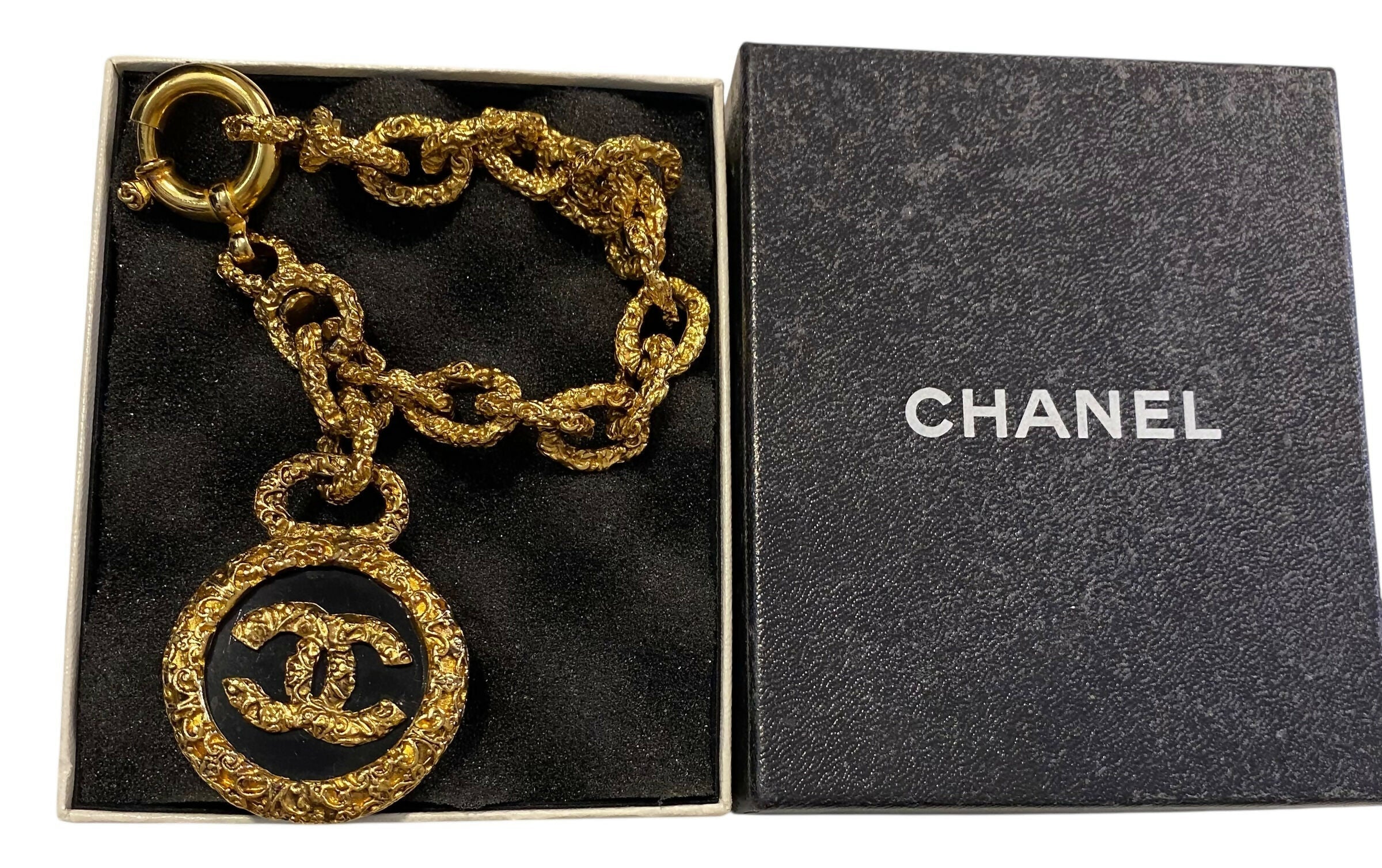 Chanel 93A Large Gold Black Metal Medallion CC Florentine Chain Link Bracelet