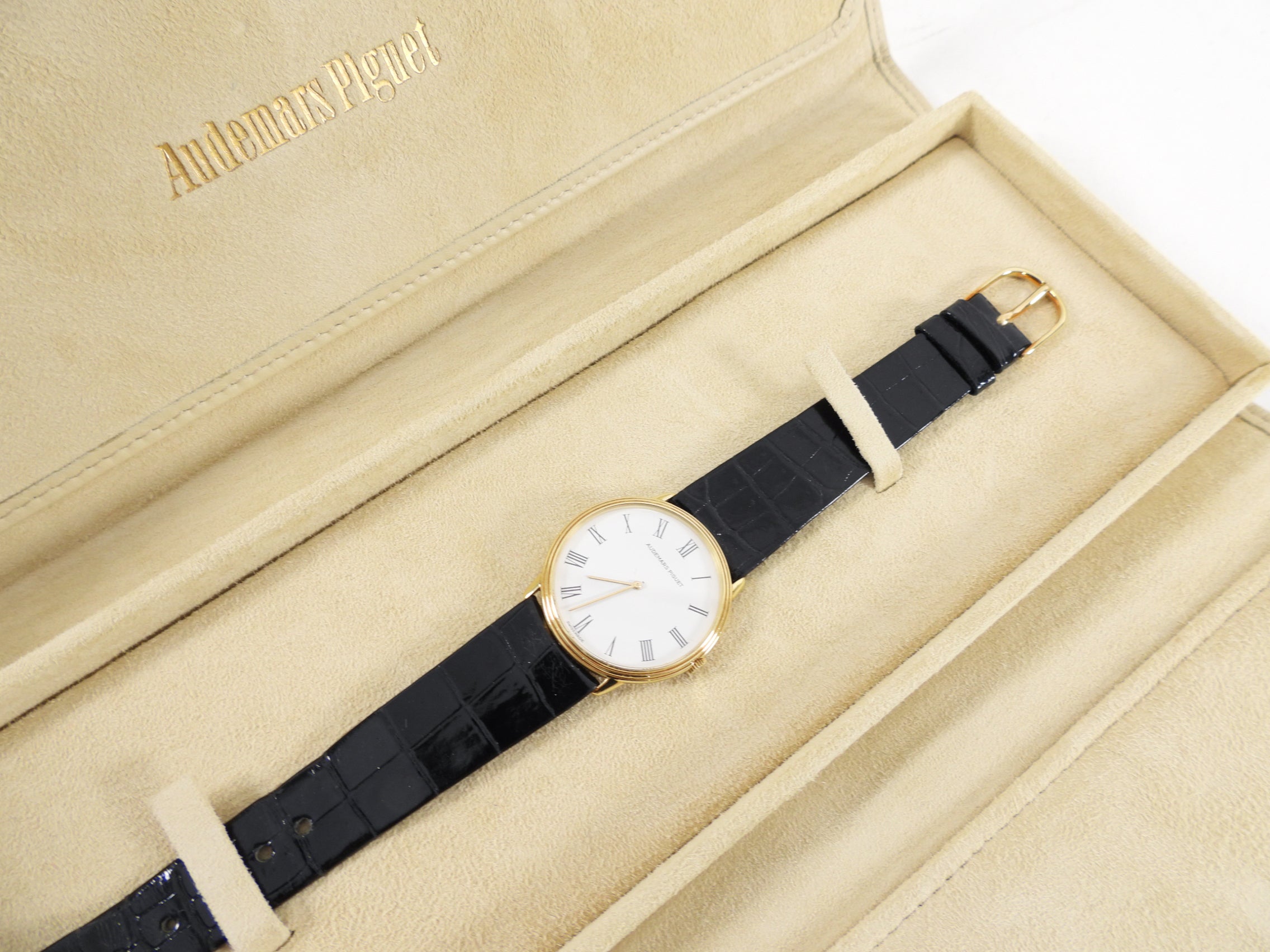 Audemars Piguet Vintage 1989 18k Gold 31mm Classic Wrist Watch