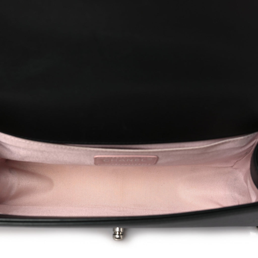 Calfskin Pearl Chevron Medium Boy Flap Black