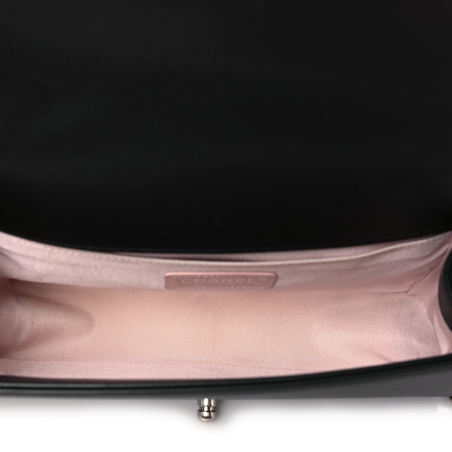 Calfskin Pearl Chevron Medium Boy Flap Black