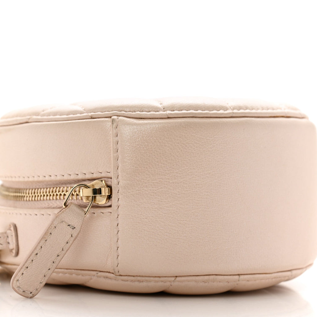 Iridescent Lambskin Quilted Pearl Round Clutch With Chain Light Beige