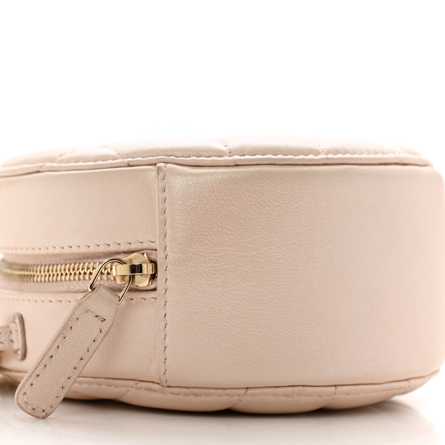Iridescent Lambskin Quilted Pearl Round Clutch With Chain Light Beige