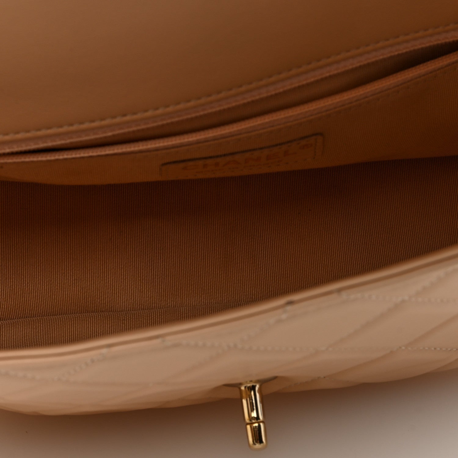 Crumpled Calfskin Medium Chain All Over Flap Beige