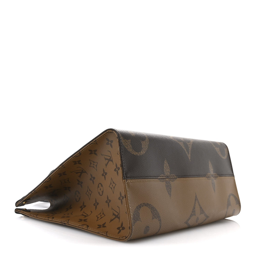 Reverse Monogram Giant Onthego MM