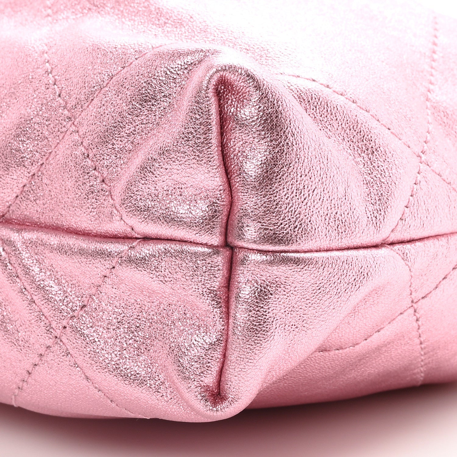 Metallic Lambskin Lacquered Monochrome Quilted Mini Chanel 22 Pink