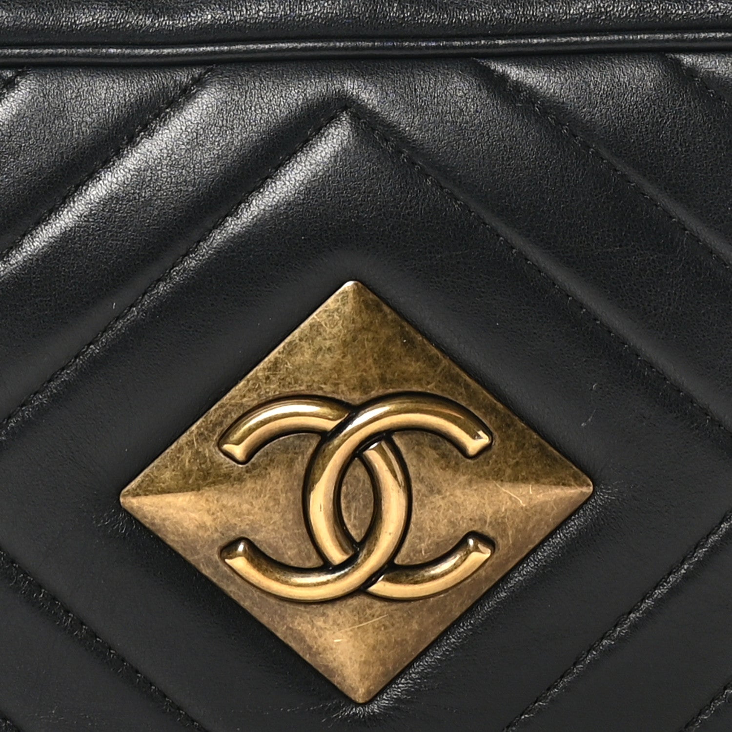 Lambskin Chevron Quilted Pyramid CC Camera Case Black