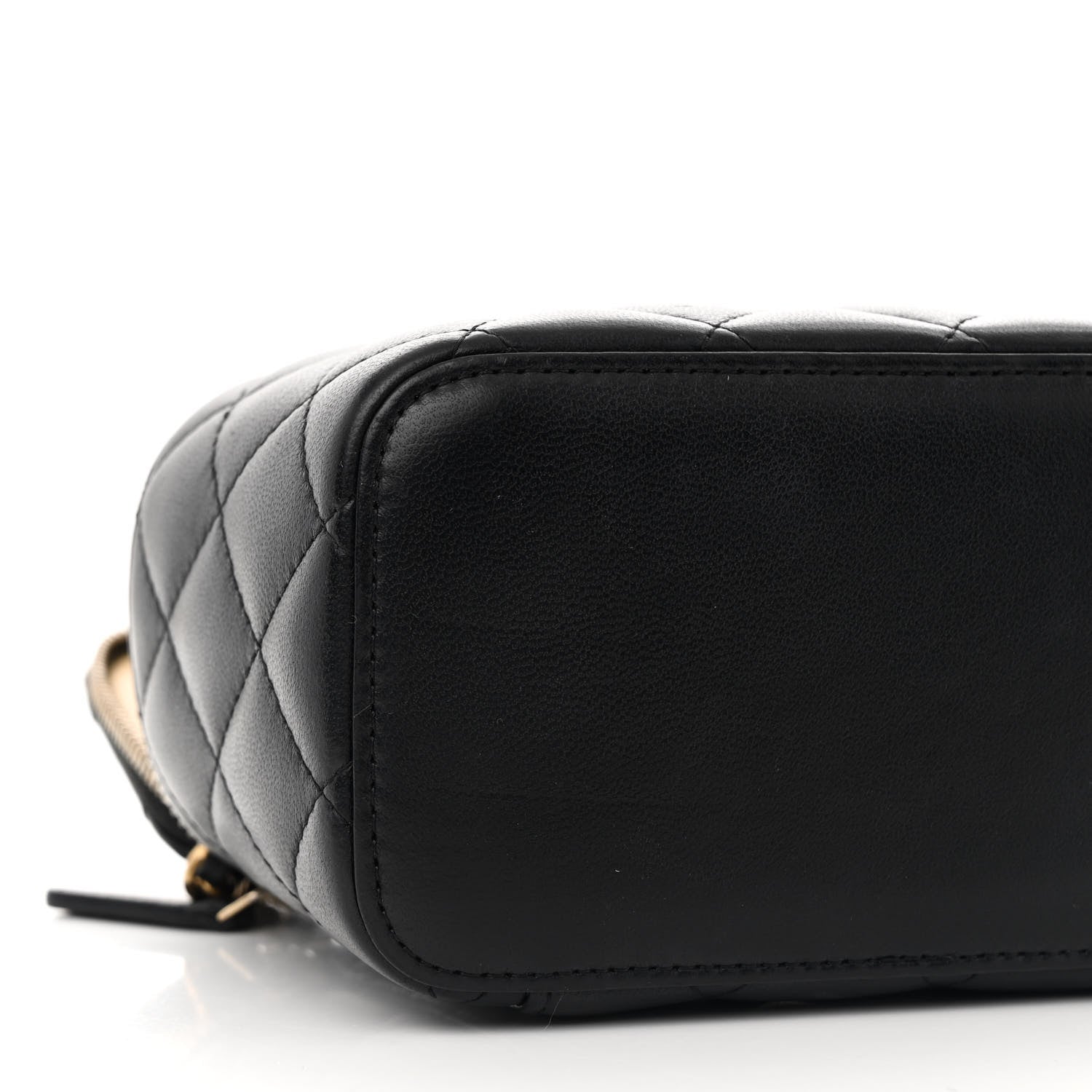 Lambskin Quilted Pearl Crush Small Vanity Case With Chain Black