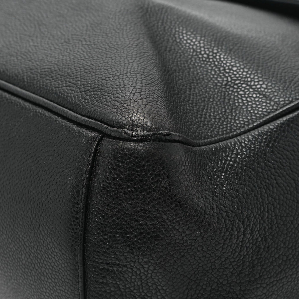 Caviar Flap XL Shoulder Bag Black