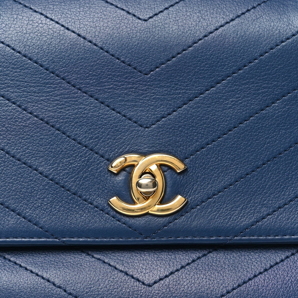 Grained Calfskin Snakeskin Small Chevron Chic Top Handle Flap Blue