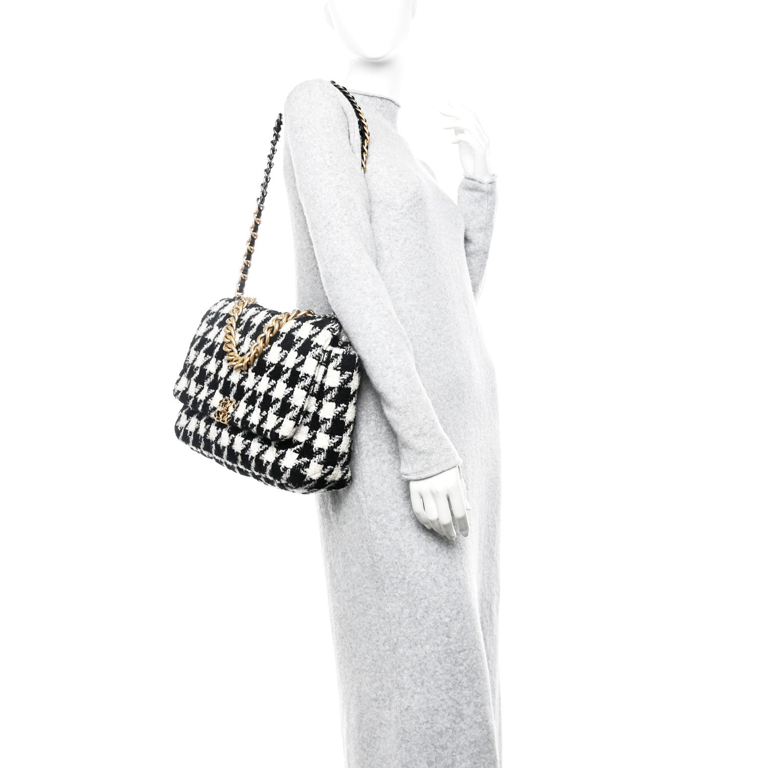 Tweed Maxi Chanel 19 Flap Beige Black