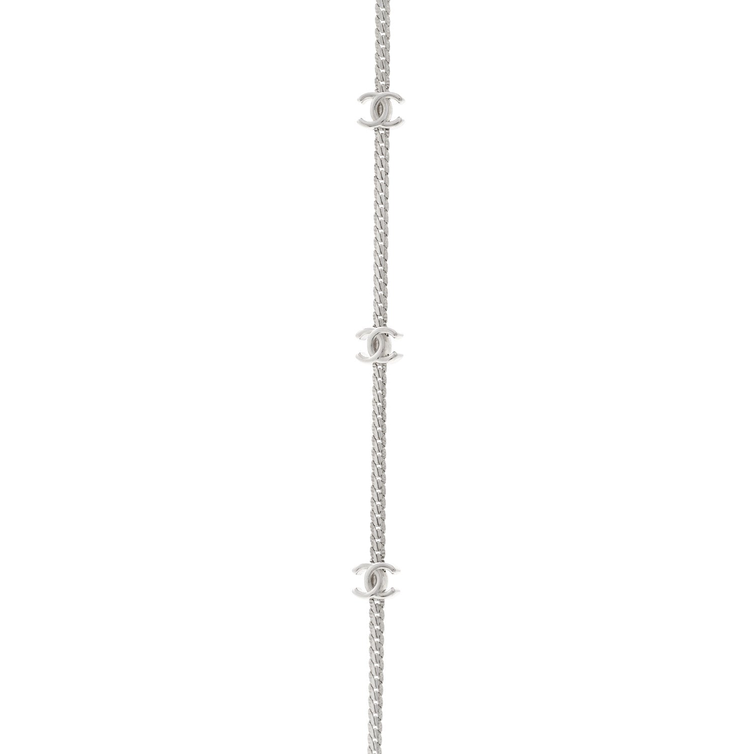 Metal CC Short Chain Necklace Silver